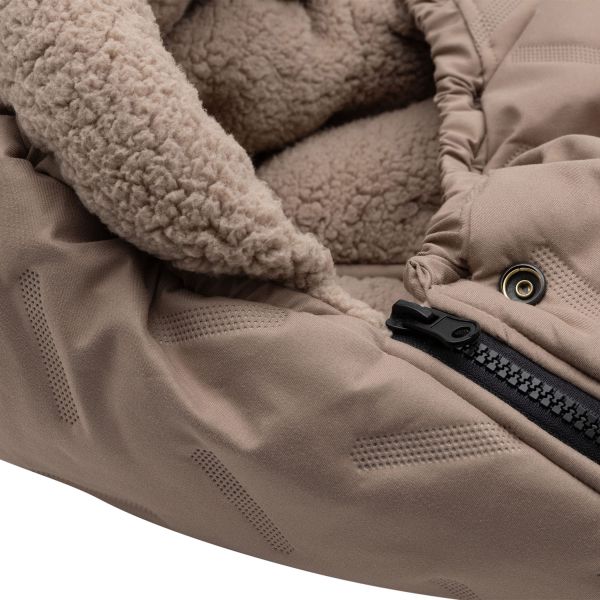 Jollein Voetenzak Groep 0+ 3/5 punts gordel - Embossed - Milky Coffee