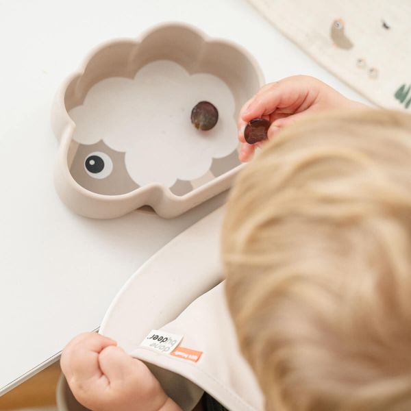 Done By Deer Sheepy Stick&Stay Bordje - Silicone - Sand 