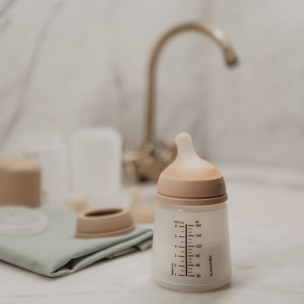 Suavinex Zero Zero Anti-Koliek Fles - Slow Flow - 180ml - Light Suavinex Zero Zero Anti-Koliek Fles - Slow Flow - 180ml - Light