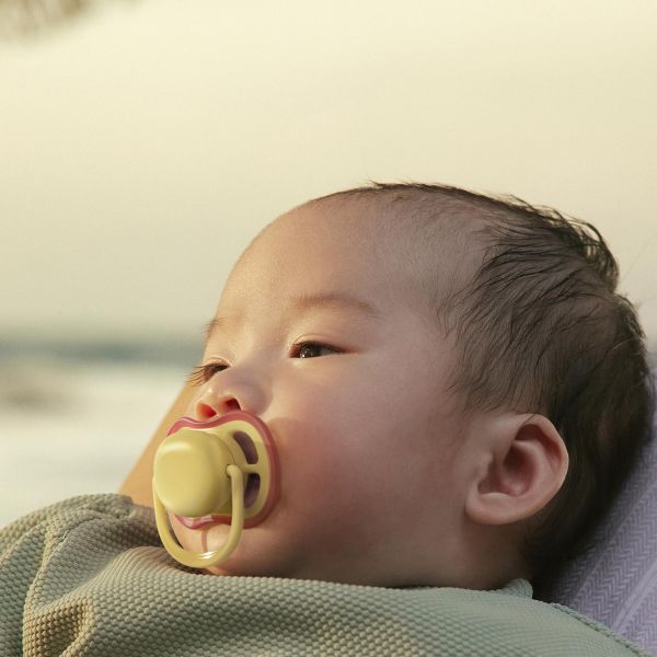 Philips Avent Ultra Air Fopspeen - 0-6 Mnd - 3 Stuks - Plant-based Philips Avent Ultra Air Fopspeen - 0-6 Mnd - 3 Stuks - Plant-based