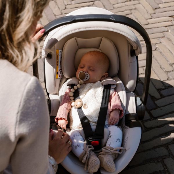 Dubatti by Britax Römer BABY-SAFE PRO Autostoeltje - Tofu Gray Dubatti by Britax Römer BABY-SAFE PRO Autostoeltje - Tofu Gray