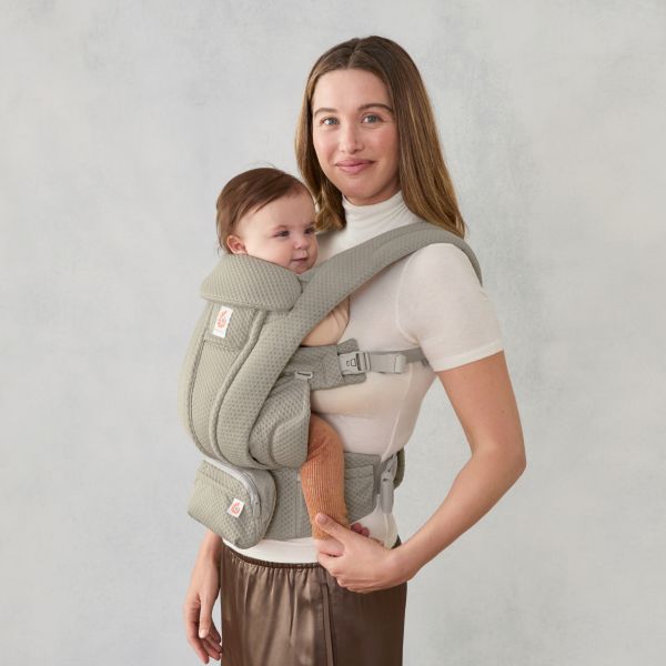 Ergobaby Omni Deluxe Mesh Draagzak - Soft Olive Ergobaby Omni Deluxe Mesh Draagzak - Soft Olive
