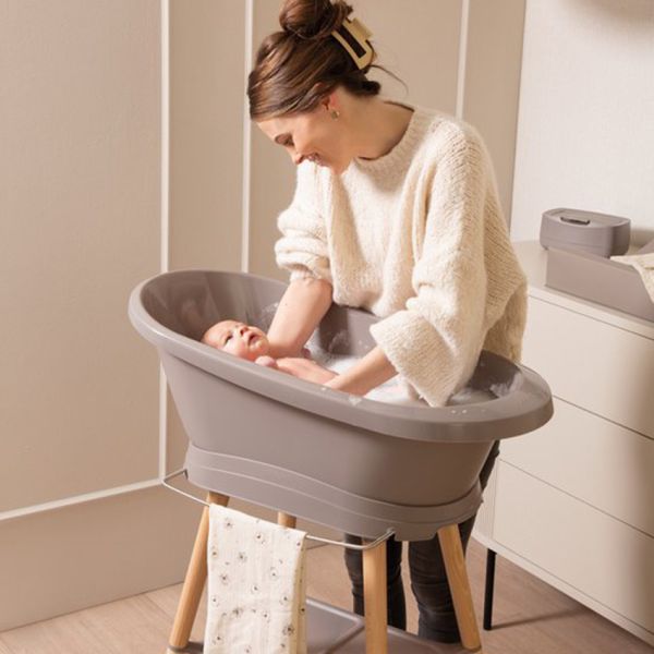 Bebe-Jou Sense Badstandaard en Babybad - Chalk Brown Bebe-Jou Sense Badstandaard en Babybad - Chalk Brown