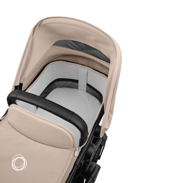 Bugaboo Cub Kinderwagen - Essentiël Bundel - Desert Taupe Bugaboo Cub Kinderwagen - Essentiël Bundel - Desert Taupe