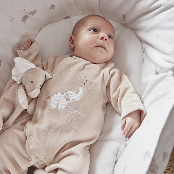 Noukie's B&M Pyjama – Maat 44 – Fluweel – Beige Bali Noukie's B&M Pyjama – Maat 44 – Fluweel – Beige Bali