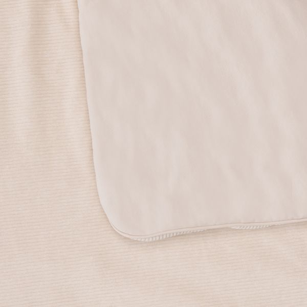 Witlof For Kids Ledikantdeken Tuck-Inn Soft Sand Velvet Rib 60 x 120 cm Witlof For Kids Ledikantdeken Tuck-Inn Soft Sand Velvet Rib 60 x 120 cm