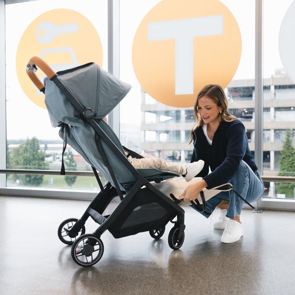 UPPAbaby MINU V3 Buggy Dillan - Stone Blue/Carbon Frame Met Zandbruin Leer UPPAbaby MINU V3 Buggy Dillan - Stone Blue/Carbon Frame Met Zandbruin Leer