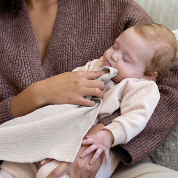 Doomoo Voedingsdoek - Mom'n Play - Tetra Almond