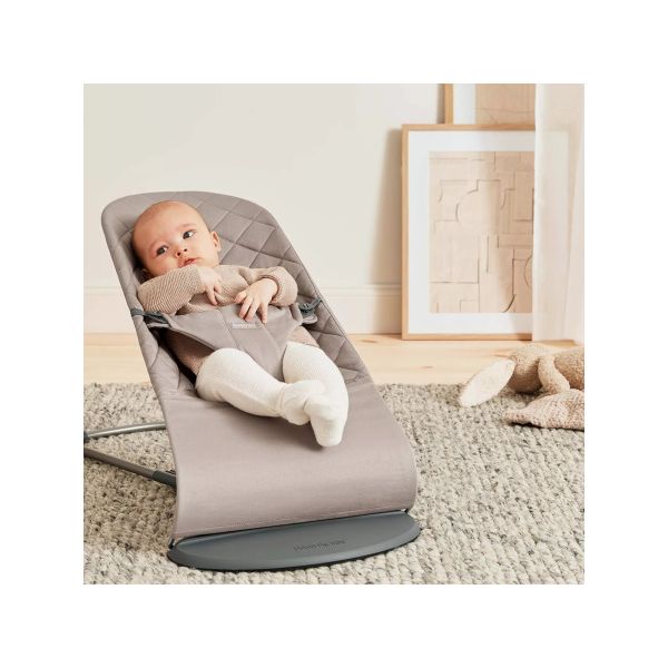 BabyBjörn Bliss Wipstoel - Geweven Klassiek Quilt - Zandgrijs BabyBjörn Bliss Wipstoel - Geweven Klassiek Quilt - Zandgrijs
