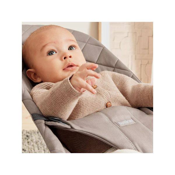 BabyBjörn Bliss Wipstoel - Geweven Klassiek Quilt - Zandgrijs BabyBjörn Bliss Wipstoel - Geweven Klassiek Quilt - Zandgrijs
