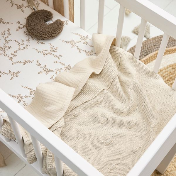Meyco Baby Ledikantdeken Knots Soft Sand 100 x 150 cm Meyco Baby Ledikantdeken Knots Soft Sand 100 x 150 cm