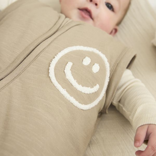 Meyco Baby Slaapzak Met Afritsbare Mouwen Slub Met Smile Applicatie Taupe / Offwhite 70 cm Meyco Baby Slaapzak Met Afritsbare Mouwen Slub Met Smile Applicatie Taupe / Offwhite 70 cm
