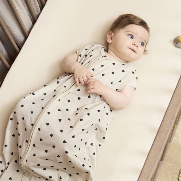 Meyco Baby Sweet Heart Zomerslaapzak - 70 cm - Soft Sand/Black Meyco Baby Sweet Heart Zomerslaapzak - 70 cm - Soft Sand/Black