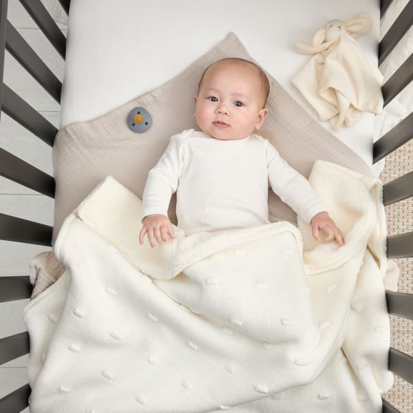 Meyco Baby Ledikantdeken Teddy Knots Offwhite 100 x 150 cm Meyco Baby Ledikantdeken Teddy Knots Offwhite 100 x 150 cm