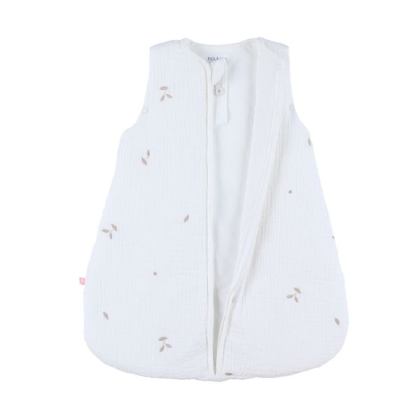 Noukie's F&O Slaapzak Met Borduursel - Maat 50 cm - Gewatteerde Mousseline - Wit Noukie's F&O Slaapzak Met Borduursel - Maat 50 cm - Gewatteerde Mousseline - Wit
