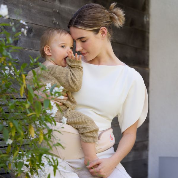 Ergobaby Lift Hip Seat Carrier - Natural Beige Ergobaby Lift Hip Seat Carrier - Natural Beige