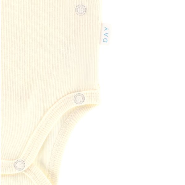 DAY Overslagromper Korte Mouw Rib - Mt. 50/56 - Cream DAY Overslagromper Korte Mouw Rib - Mt. 50/56 - Cream