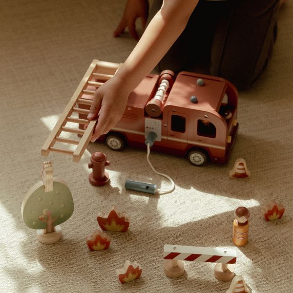 Little Dutch Brandweerwagen Met Pegdolls Little Dutch Brandweerwagen Met Pegdolls