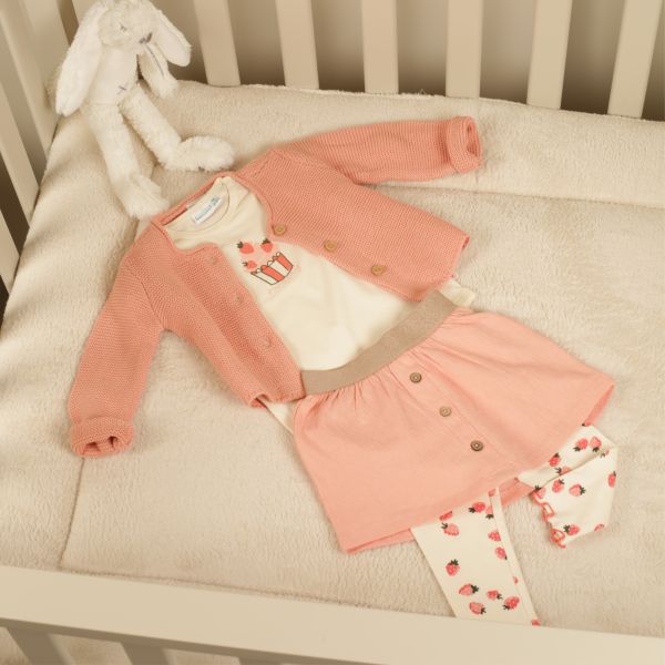 Babylook Strawberries T-Shirt Korte Mouw - Maat 74 - Buttercream Babylook Strawberries T-Shirt Korte Mouw - Maat 74 - Buttercream