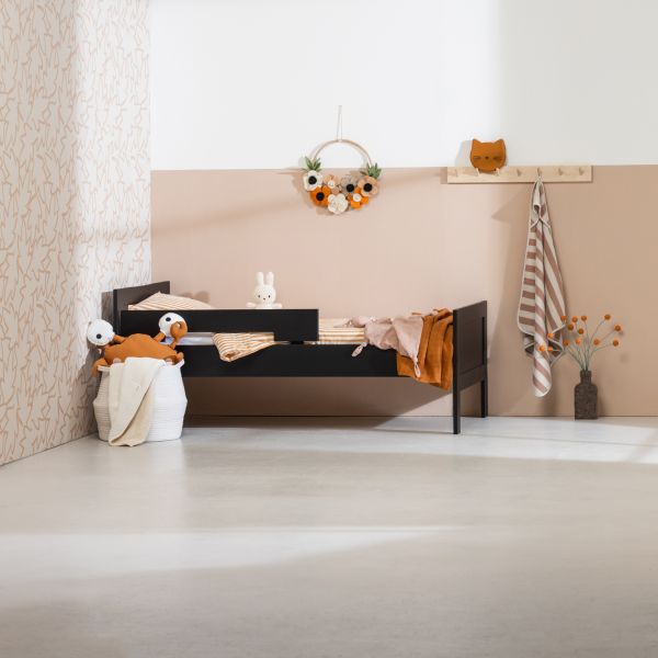 Europe Baby Felix II Peuterbed 70 x 150 cm - Mat Zwart Europe Baby Felix II Peuterbed 70 x 150 cm - Mat Zwart