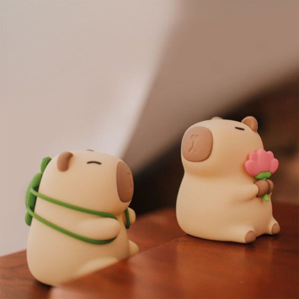 Mary’s LED Nachtlamp – Capybara Tourist Mary’s LED Nachtlamp – Capybara Tourist