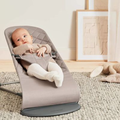 BabyBjörn Bliss Wipstoel - Geweven Klassiek Quilt - Zandgrijs BabyBjörn Bliss Wipstoel - Geweven Klassiek Quilt - Zandgrijs