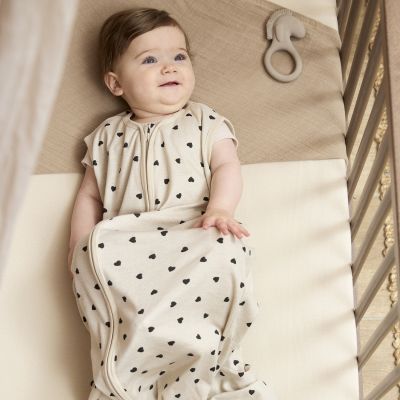 Meyco Baby Sweet Heart Zomerslaapzak - 70 cm - Soft Sand/Black Meyco Baby Sweet Heart Zomerslaapzak - 70 cm - Soft Sand/Black