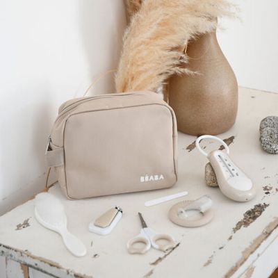 Beaba Verzorgingsset - 7 Accessoires - Clay Beaba Verzorgingsset - 7 Accessoires - Clay