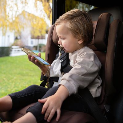 Dubatti by Britax Römer KIDFIX PRO Autostoel - Walnut Brown Dubatti by Britax Römer KIDFIX PRO Autostoel - Walnut Brown