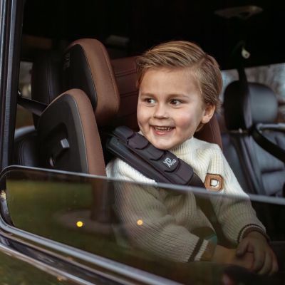 Dubatti by Britax Römer KIDFIX PRO Autostoel - Walnut Brown Dubatti by Britax Römer KIDFIX PRO Autostoel - Walnut Brown