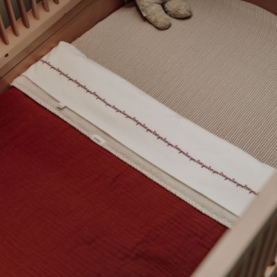 Koeka Whisper Waves Hoeslaken Wieg - 40 x 80 cm - Burgundy Koeka Whisper Waves Hoeslaken Wieg - 40 x 80 cm - Burgundy