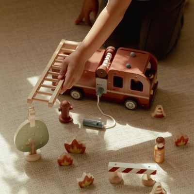 Little Dutch Brandweerwagen Met Pegdolls Little Dutch Brandweerwagen Met Pegdolls