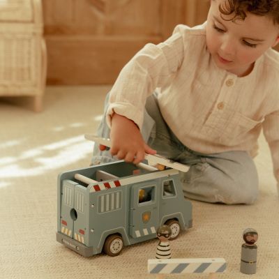 Little Dutch Politiewagen Inclusief Pegdolls – Hout Little Dutch Politiewagen Inclusief Pegdolls – Hout