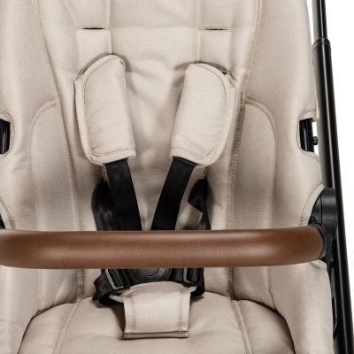 Qute Kinderwagen Q-Journey Taupe - Zwart Frame
