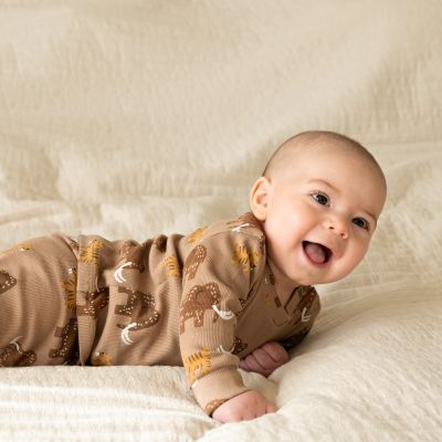 Feetje Milo Mammoth Premium Pyjama - Maat 56 - Taupe Feetje Milo Mammoth Premium Pyjama - Maat 56 - Taupe