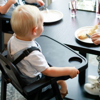 Puck Kinderstoel Plain Zwart Puck Kinderstoel Plain Zwart