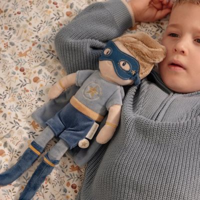 Little Dutch Superhero Knuffelpop Jim - 35 cm Little Dutch Superhero Knuffelpop Jim - 35 cm