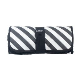KipKep Napper Verschoonmatje - Teddy Black Stripes KipKep Napper Verschoonmatje - Teddy Black Stripes
