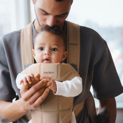 BabyBjörn Mini Draagzak - Geweven - Beige
