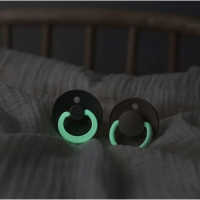 BiBs Glow In The Dark Fopspeen - Rond - 0-6 Mnd - Dark Oak