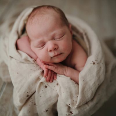 Mushie Swaddle Falling Stars 120 x 120 cm