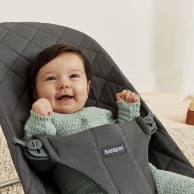 BabyBjörn Bliss Wipstoel - Geweven Klassiek Quilt - Antraciet BabyBjörn Bliss Wipstoel - Geweven Klassiek Quilt - Antraciet