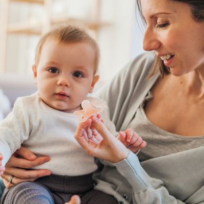 Suavinex Zero Zero Fopspeen Symmetrisch - -2/2 Mnd - Silicone - Fair Suavinex Zero Zero Fopspeen Symmetrisch - -2/2 Mnd - Silicone - Fair