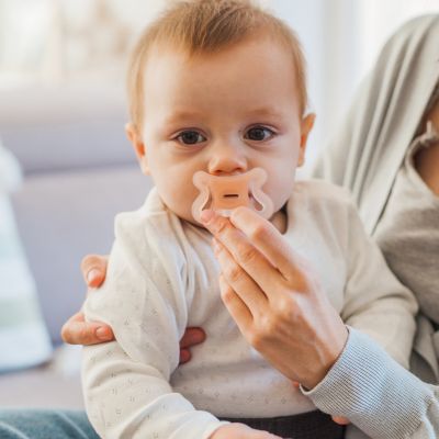 Suavinex Zero Zero Fopspeen Symmetrisch - -2/2 Mnd - Silicone - Fair Suavinex Zero Zero Fopspeen Symmetrisch - -2/2 Mnd - Silicone - Fair