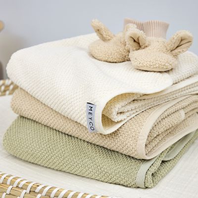 Meyco Baby Popcorn Badcape - 75 x 75 cm - Soft Olive Meyco Baby Popcorn Badcape - 75 x 75 cm - Soft Olive