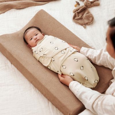 Meyco Baby SwaddleMeyco Inbakerdoek Penguin Soft Sand 0-3 Maanden