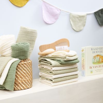 Meyco Baby Popcorn Monddoekjes - 6 Stuks - 30 x 30 cm - Naturel/Soft Olive Meyco Baby Popcorn Monddoekjes - 6 Stuks - 30 x 30 cm - Naturel/Soft Olive