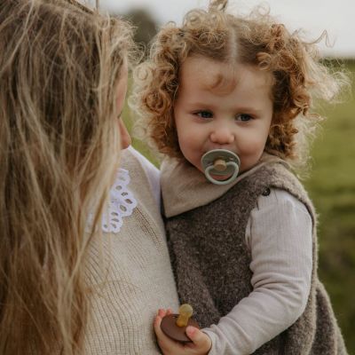 FRIGG Little Viking Fopspeen - Rond - 2 Stuks - 6-18 Mnd - Sage/Olive