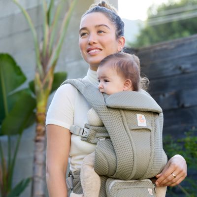 Ergobaby Omni Deluxe Mesh Draagzak - Soft Olive Ergobaby Omni Deluxe Mesh Draagzak - Soft Olive