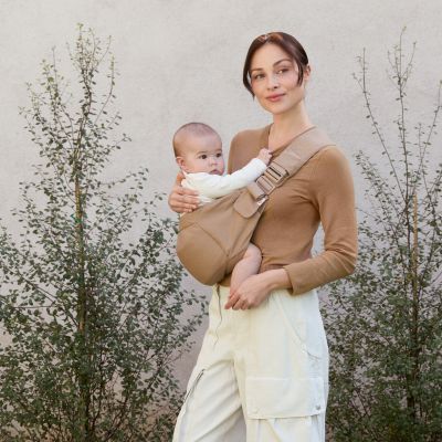 Ergobaby Upsie Sling Draagzak - Camel Ergobaby Upsie Sling Draagzak - Camel